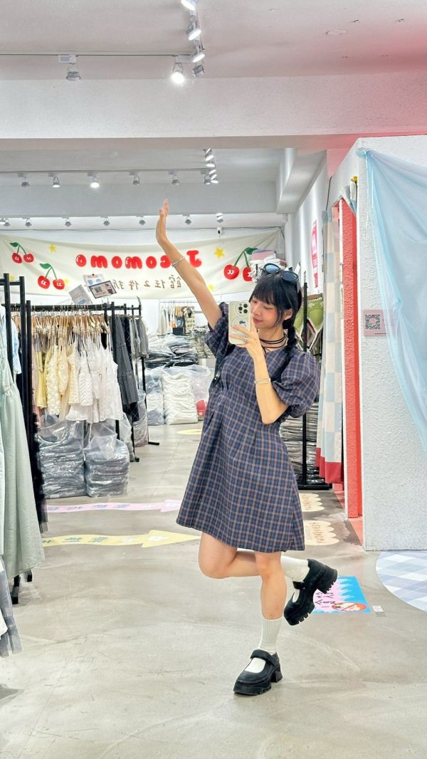 澎澎袖格紋短洋裝 