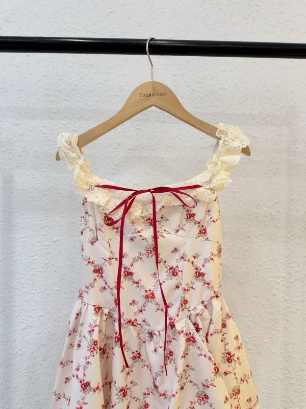 蕾絲碎花短洋裝 