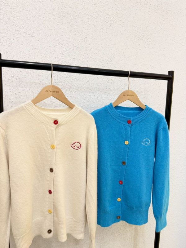 繽紛釦小狗針織外套 