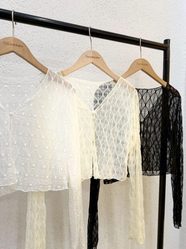 優雅菱格圓釦罩衫 