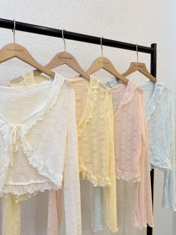 花花捲邊綁帶罩衫 