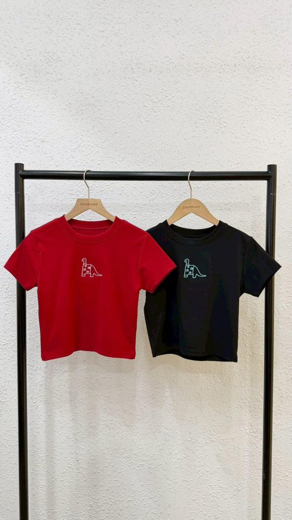 自訂款-線條漂亮恐龍刺繡圓領上衣 (MIT) 