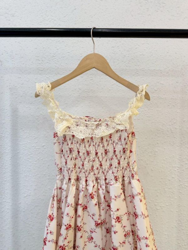 蕾絲碎花短洋裝 