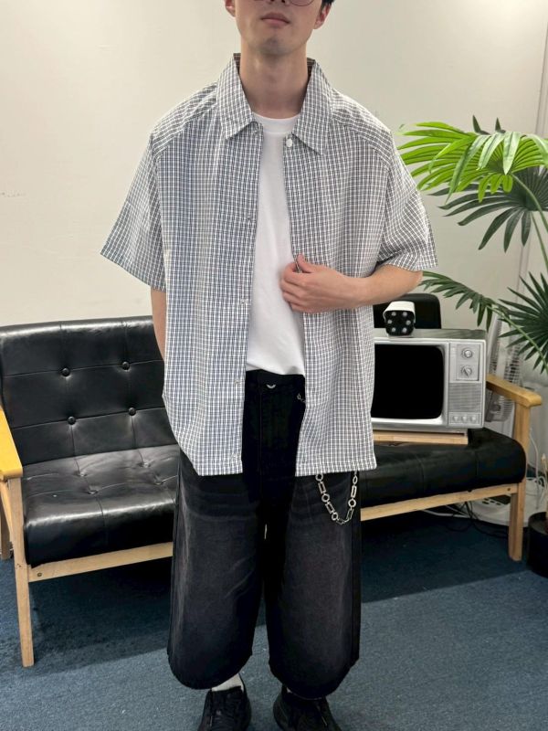 極簡風格紋襯衫 
