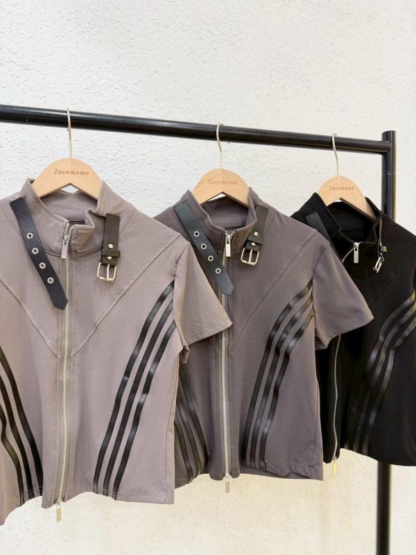 街頭感扣帶拉鍊上衣 