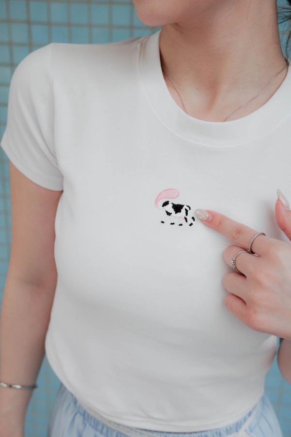 自訂款-可愛牛牛刺繡圓領上衣 (MIT) 