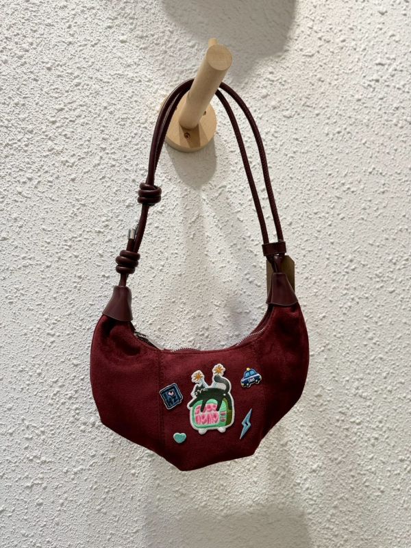 百搭牛角燙布小包 