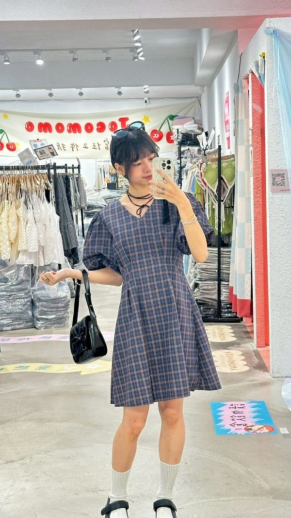 澎澎袖格紋短洋裝 