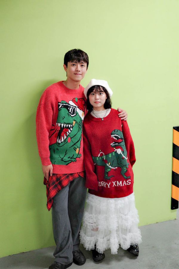 聖誕燈恐龍毛衣 