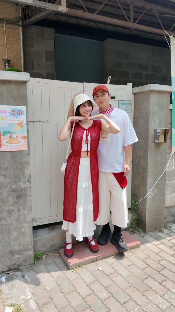 洞洞針織長版罩衫 