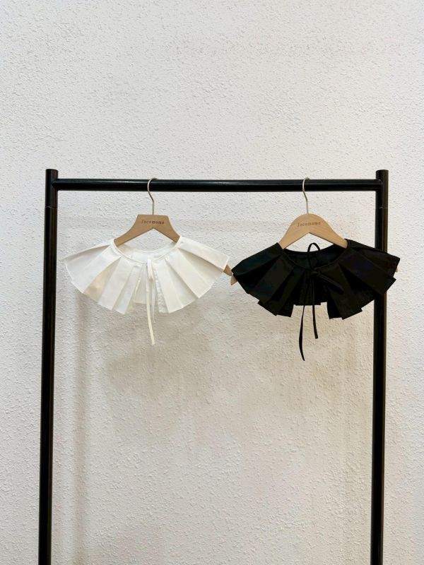 簡約立體百褶領片 