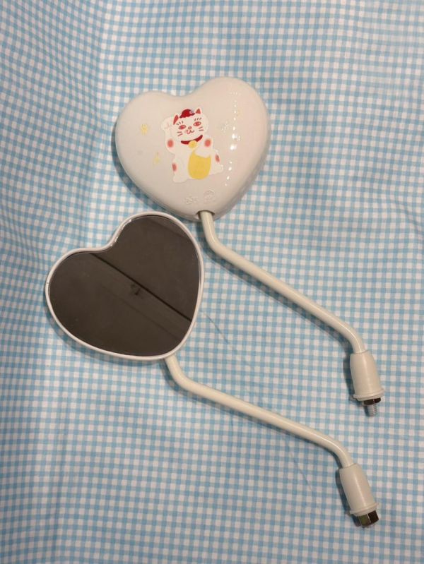 少女愛心後照鏡 