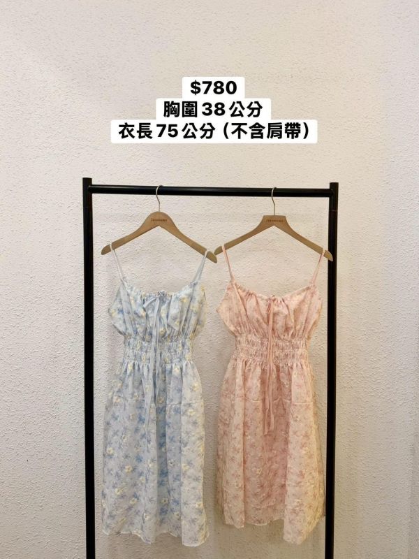 少女碎花抽皺洋裝 