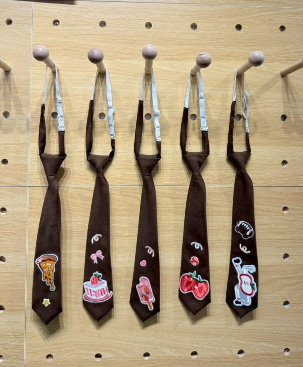 英倫風布貼短領帶 