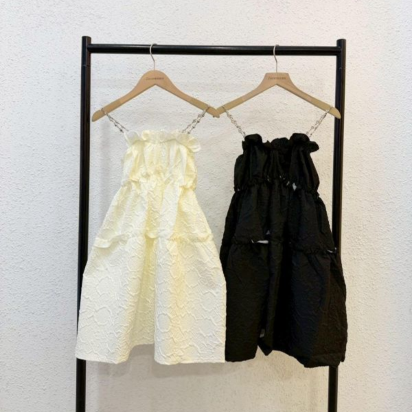 造型壓紋鏈條短洋裝 