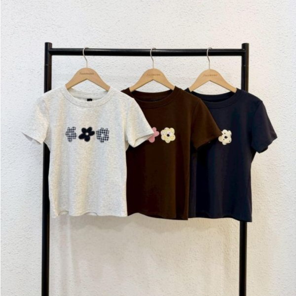 拼貼小花短袖上衣 