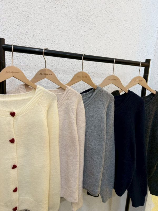 愛心釦圓領針織外套 