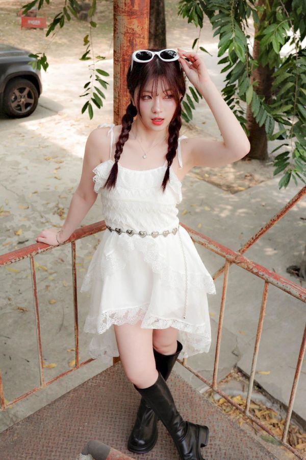 拼接蕾絲綁帶洋裝 