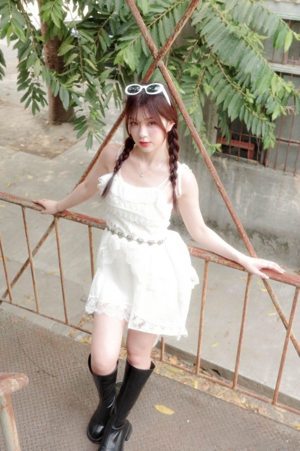 拼接蕾絲綁帶洋裝 