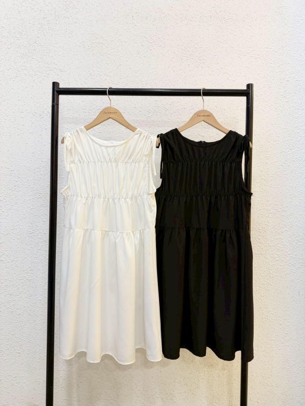 抓皺蝴蝶結肩洋裝 