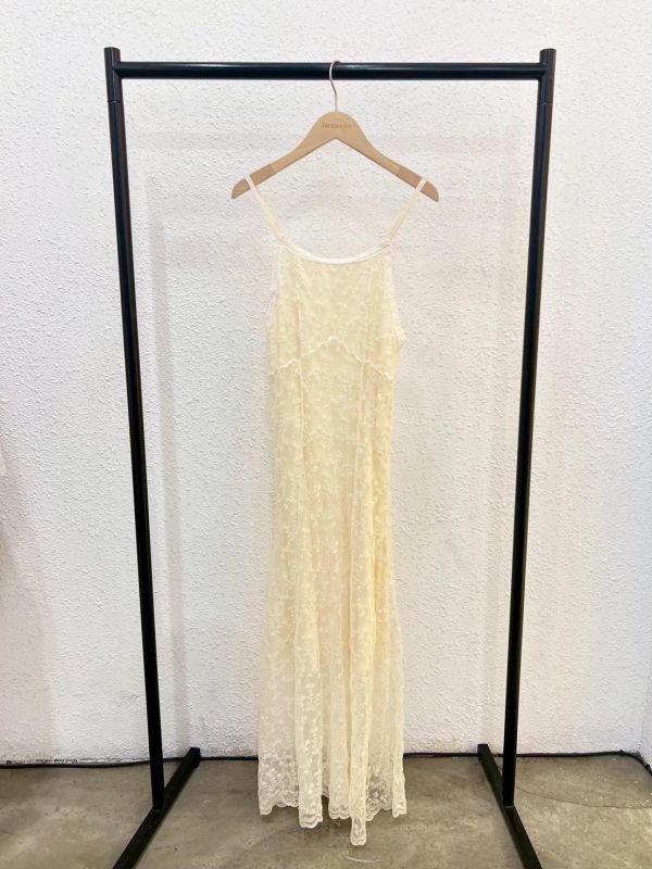 蕾絲花藤細肩洋裝 