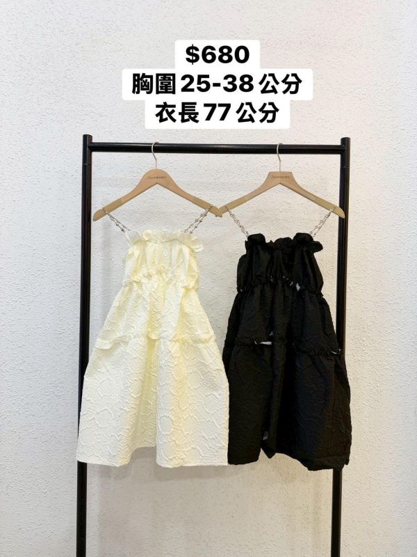 造型壓紋鏈條短洋裝 