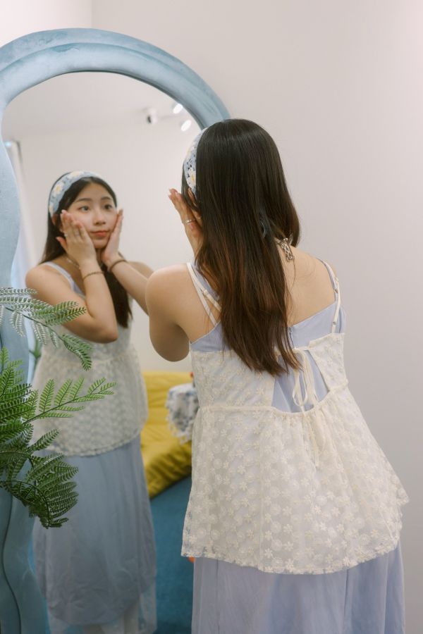 疊穿立體小花罩衫 