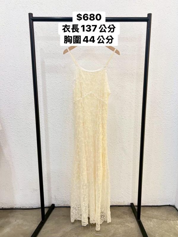 蕾絲花藤細肩洋裝 