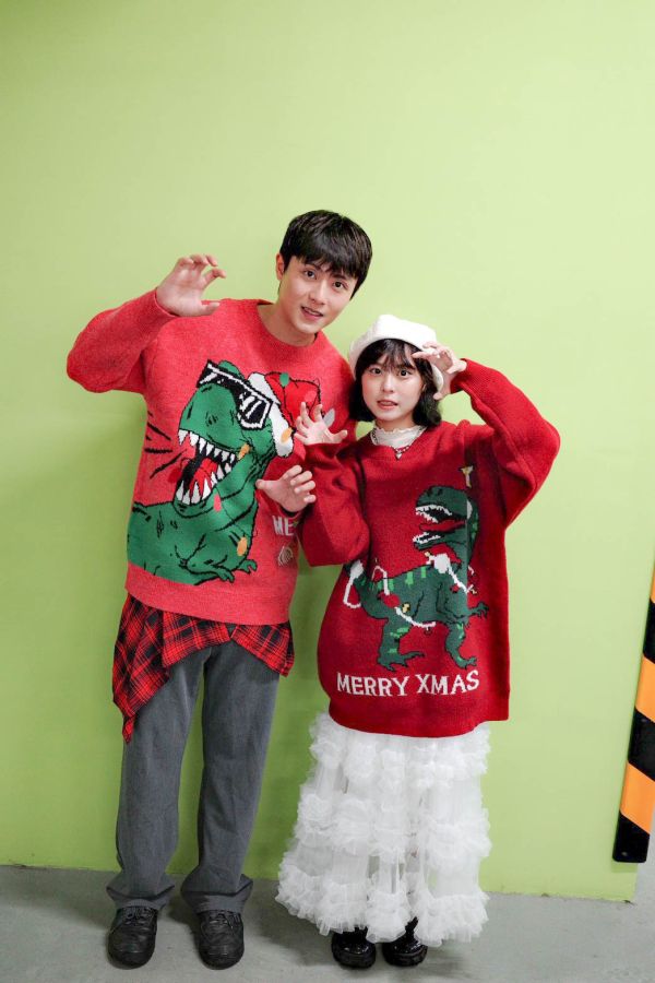 墨鏡暴龍聖誕毛衣 