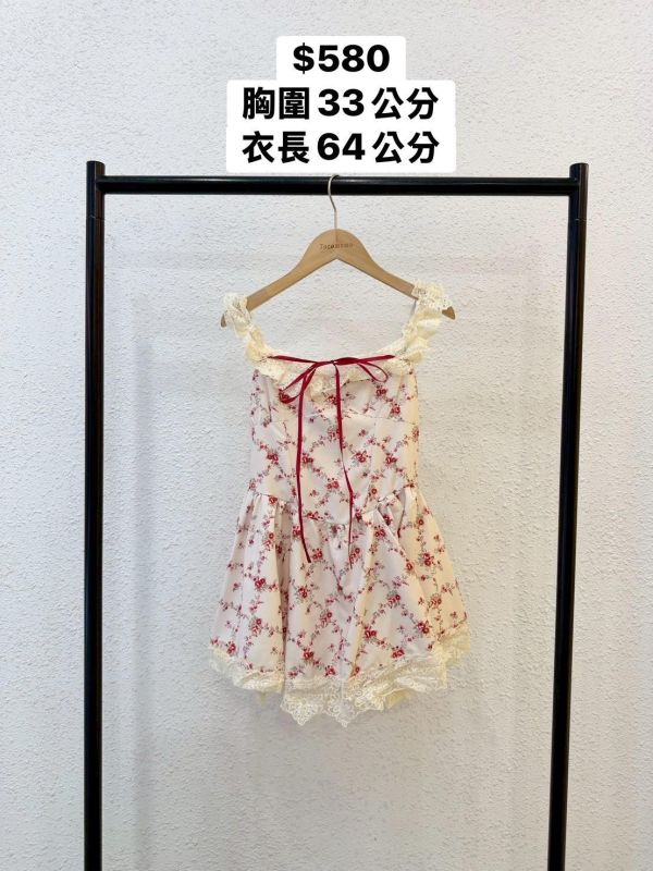 蕾絲碎花短洋裝 