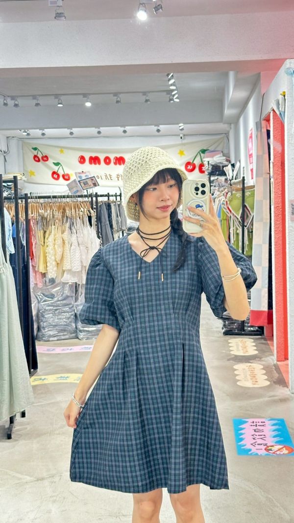 澎澎袖格紋短洋裝 