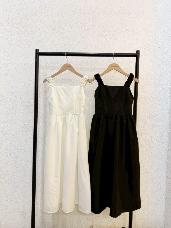 簡約皺皺肩帶洋裝 