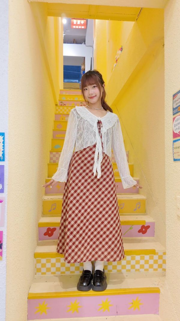 捲捲蕾絲綁帶罩衫 