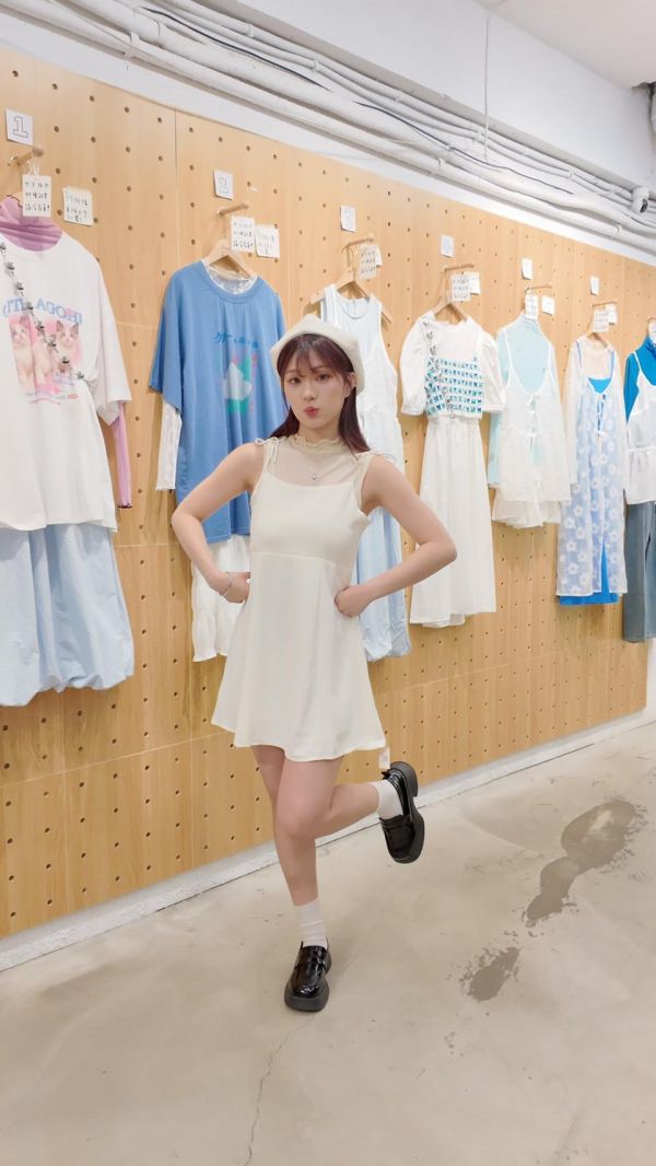 木耳邊透膚背心 