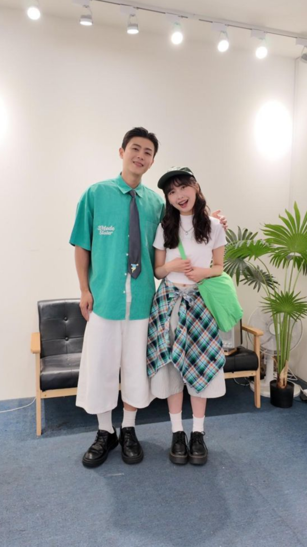 韓系簡約小標襯衫 