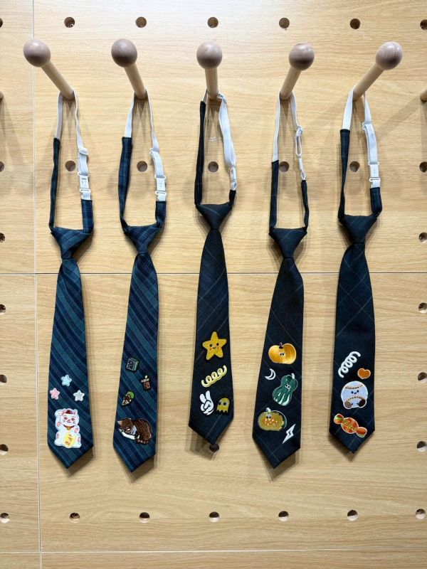 英倫風布貼短領帶 