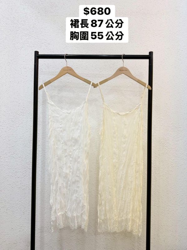 溫柔皺褶蕾絲洋裝 