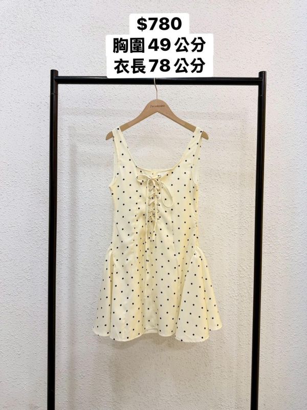 小點點傘襬短洋裝 