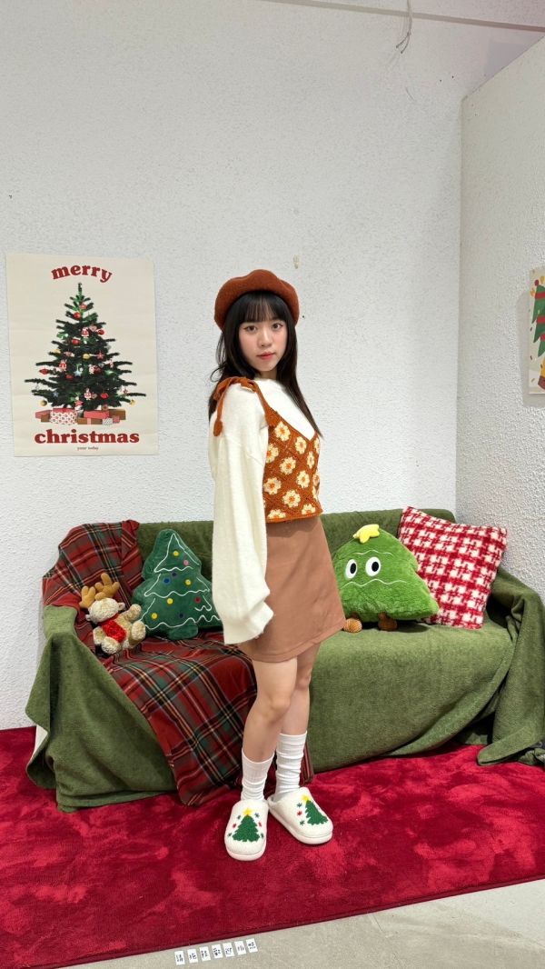 細肩綁帶滿版小花小背心 