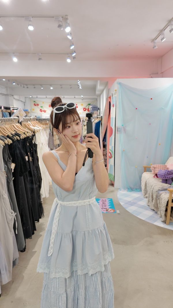 造型蕾絲短洋裝 
