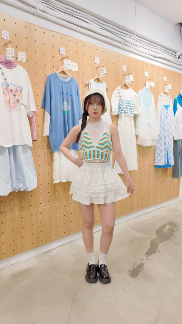 木耳邊透膚背心 