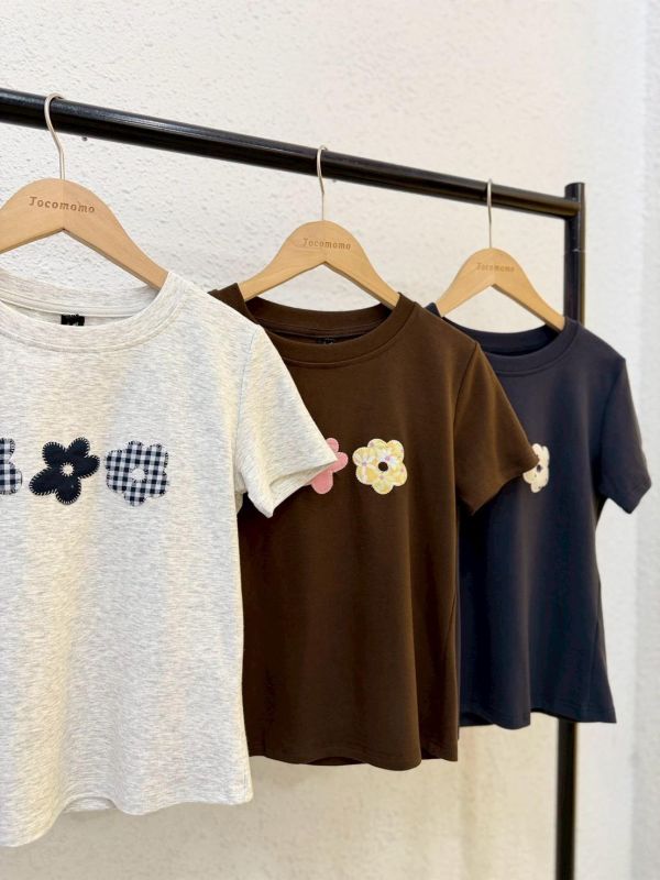 拼貼小花短袖上衣 