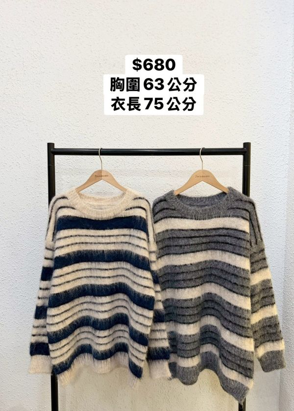 毛毛撞色橫條紋毛衣 