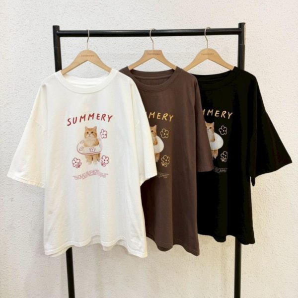 可愛泳圈小貓大踢 