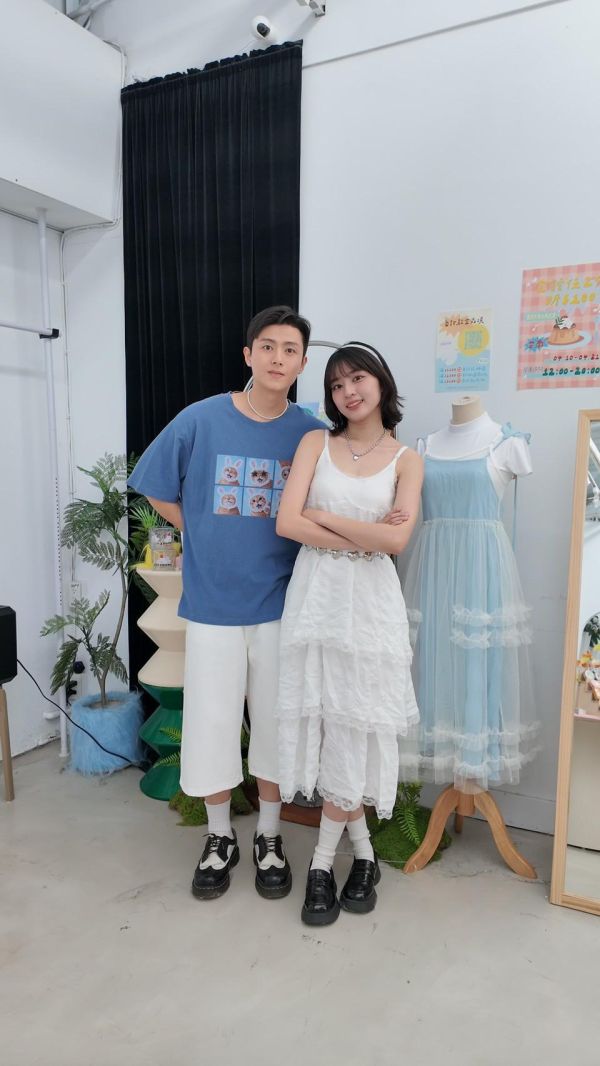 搞怪兔耳貓拍貼大踢 