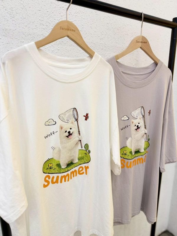 夏日草地狗狗大踢 