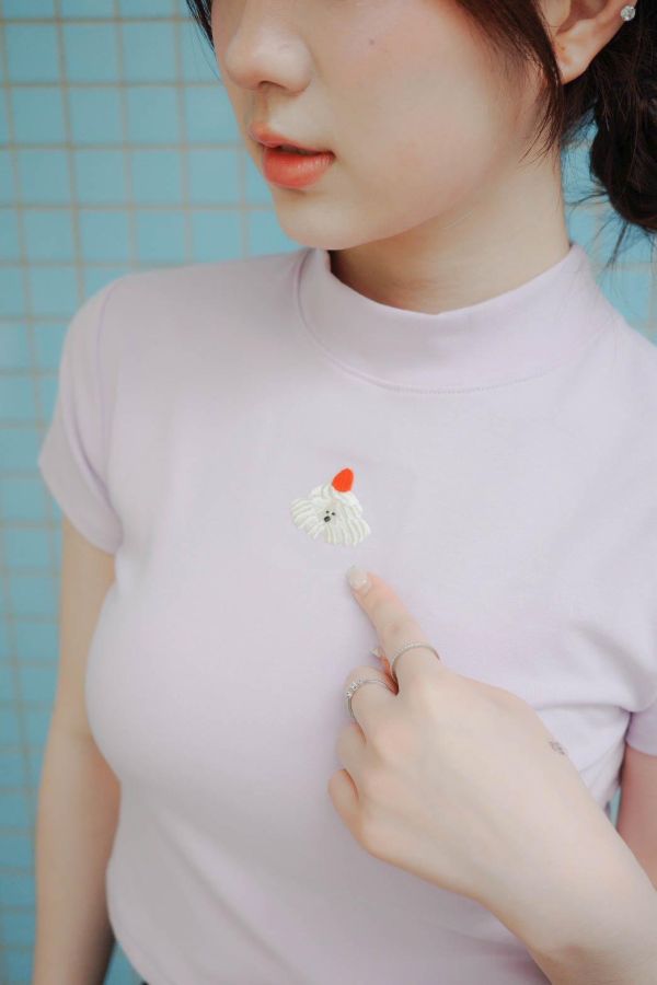 自訂款-蛋糕狗刺繡高領上衣 (MIT) 