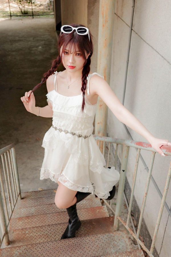 拼接蕾絲綁帶洋裝 