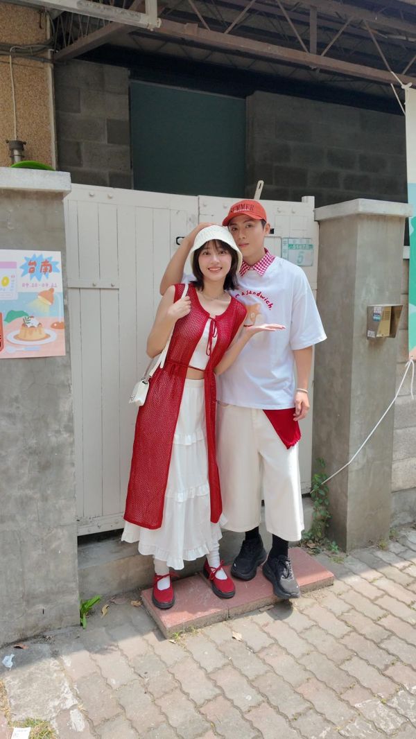 洞洞針織長版罩衫 