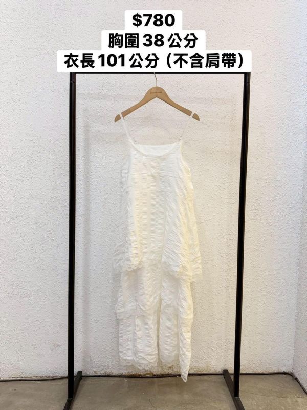 壓紋皺皺蕾絲洋裝 